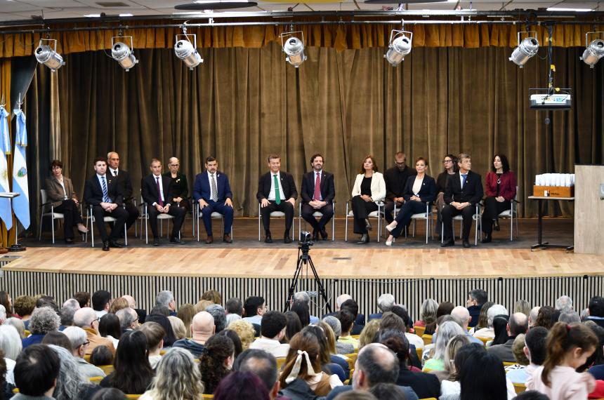 La ceremonia realizada este viernes por la tarde en el Aula Magna