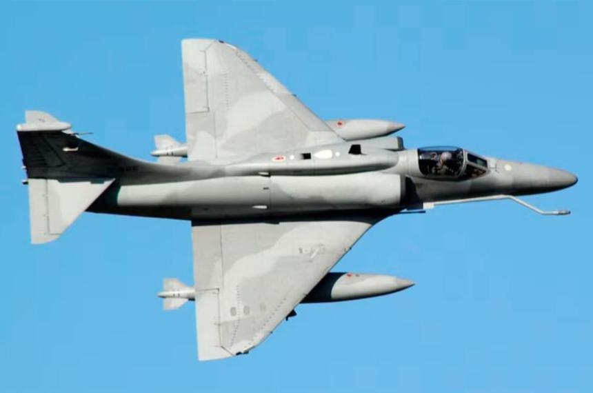 Tras casi 60 años de servicio- la Fuerza Aérea dio de baja los históricos A-4AR Fightinghawk