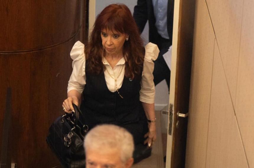 Captaron a Cristina Kirchner fuera de su domicilio y el video se volvió viral