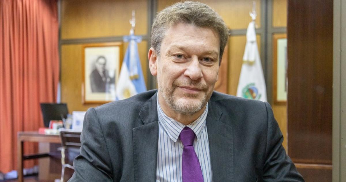 Rector saliente Oscar Alpa