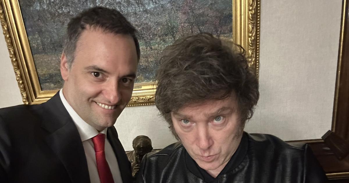 Manuel Adorni y Javier Milei