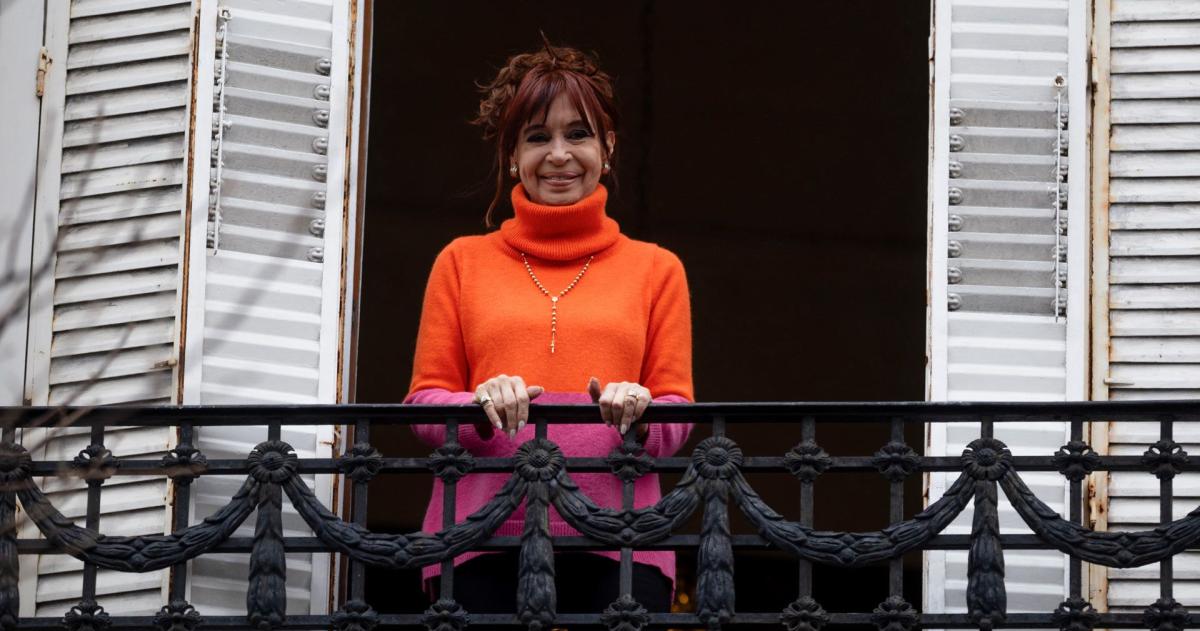Cristina Fern�ndez de Kirchner en el balcón de San José 1111