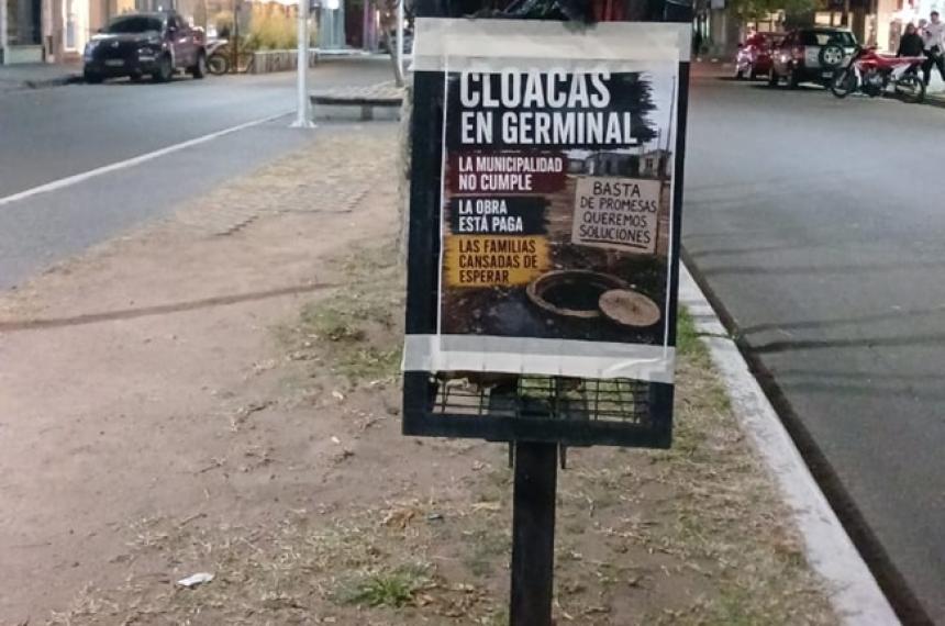 Los carteles aparecieron en el centro de Santa Rosa