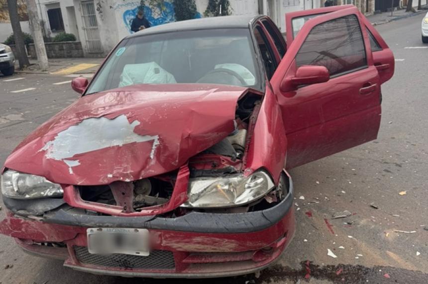 El VW Gol se llevó la peor parte del siniestro vial