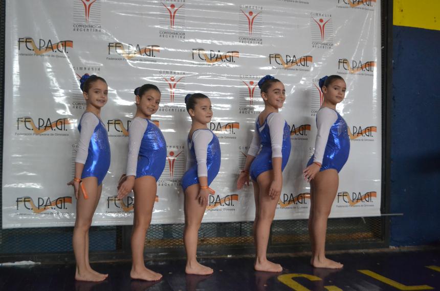 Las gimnastas de Estudiantil animadoras del campeonato