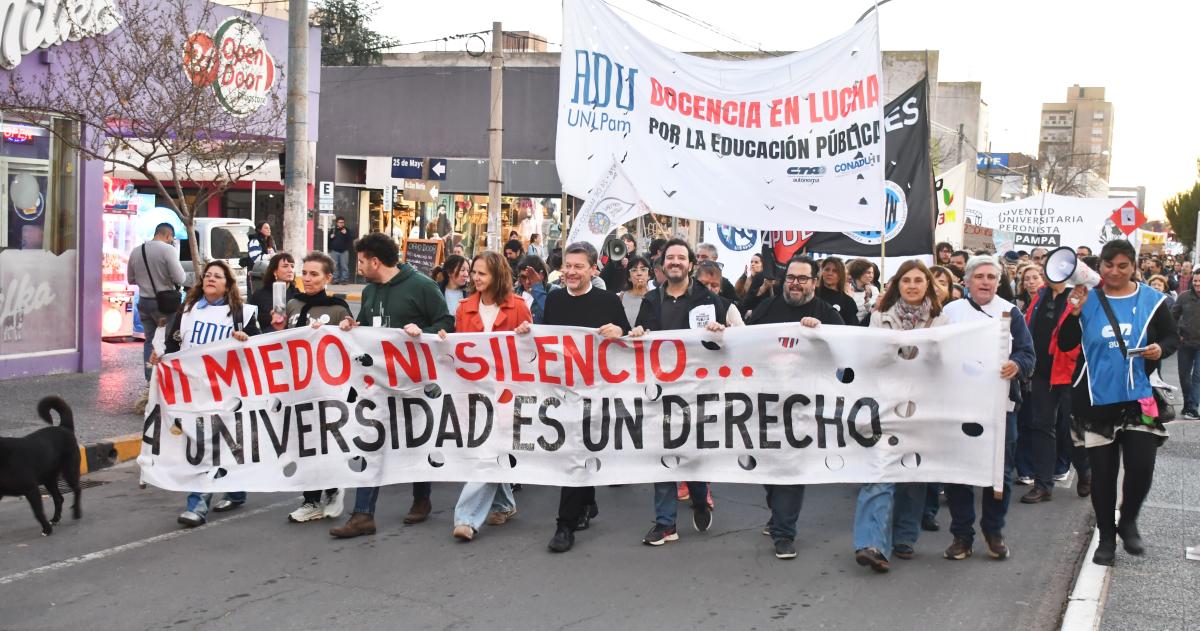 La Marcha Federal Universitaria fue contundente y masiva en Santa Rosa