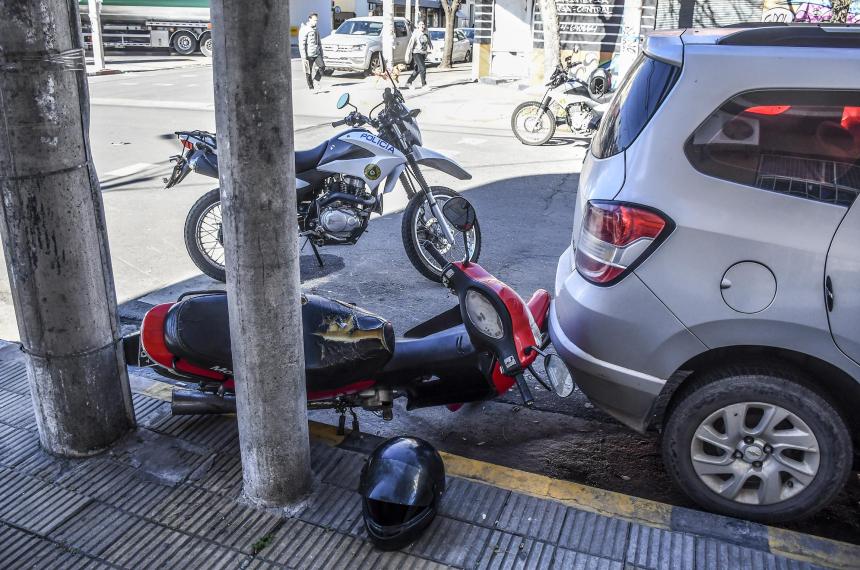 Una de las motoristas fue asistida en el lugar Sufrió una quebradura en una pierna