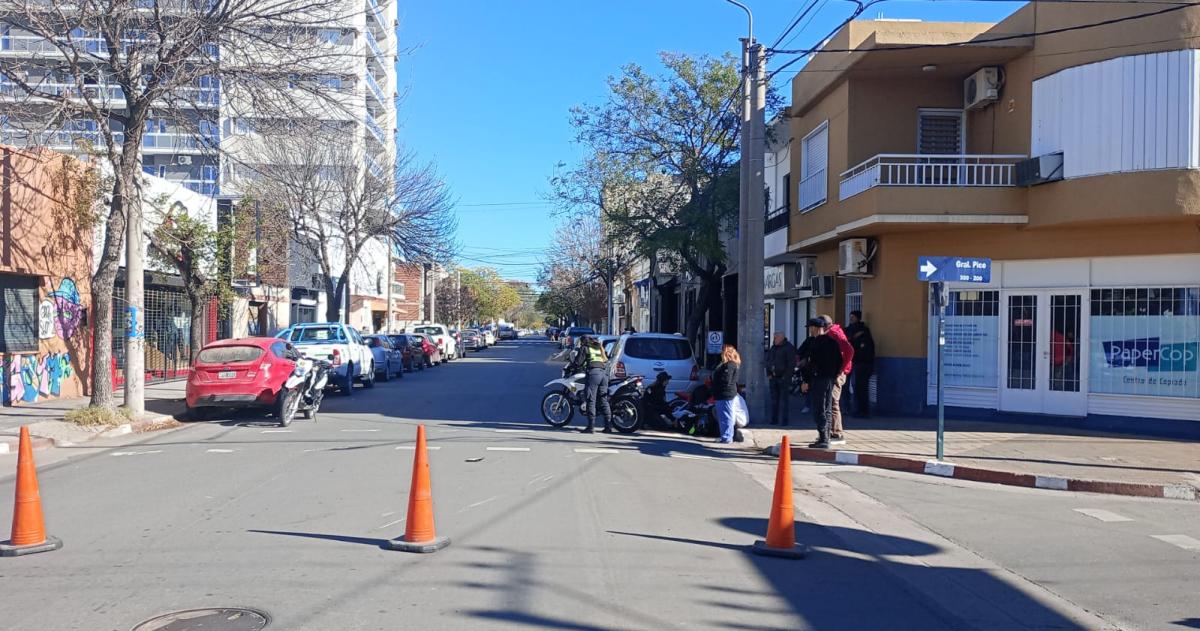 Una de las motoristas fue asistida en el lugar Sufrió una quebradura en una pierna