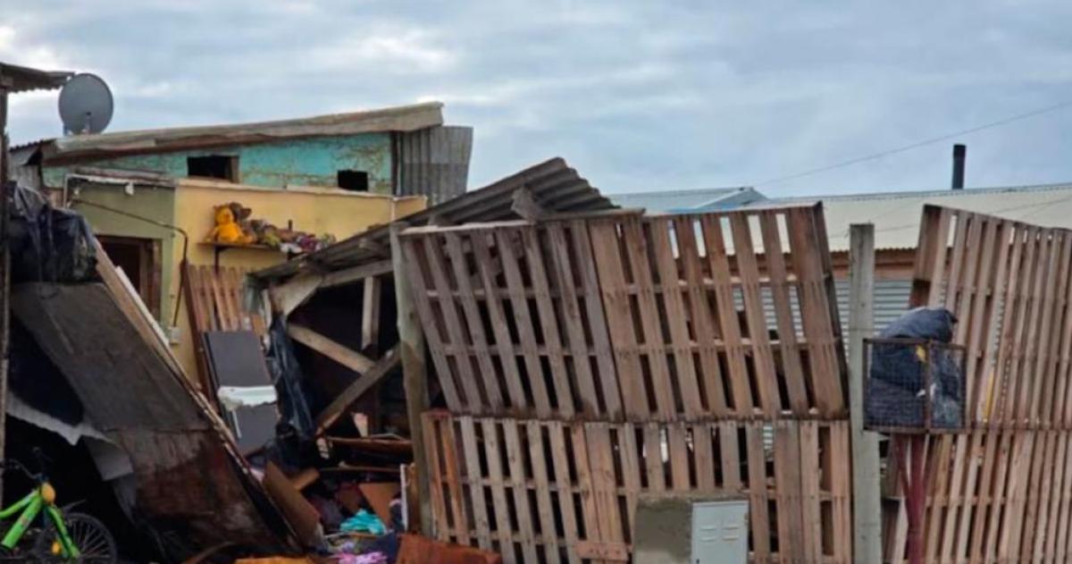 Salió desesperada a buscar ayuda y segundos después la casa explotó con su hermano adentro