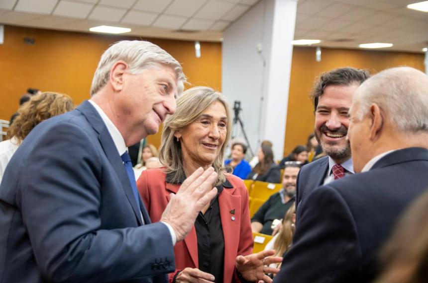 El gobernador Sergio Ziliotto la vicegobernadora Alicia Mayoral y el nuevo rector de la UNLPam Francisco Marull