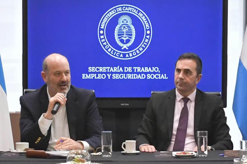 Federico Sturzenegger y Julio Cordero dos funcionarios de un papel clave en la reforma laboral