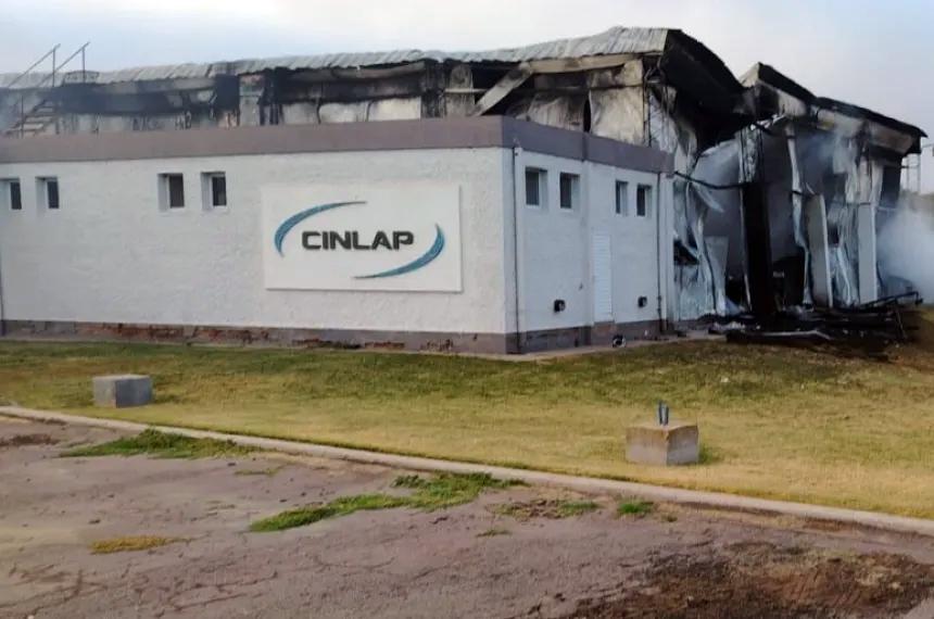 Un incendio destruyó la f�brica de mozzarella de Alpachiri