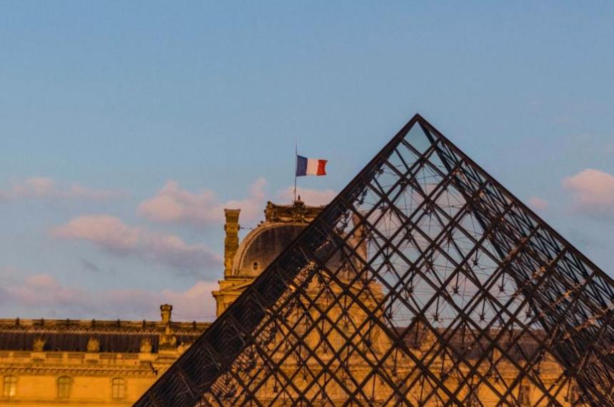 París redefine al Louvre- nueva entrada monumental y espacio exclusivo para la Mona Lisa