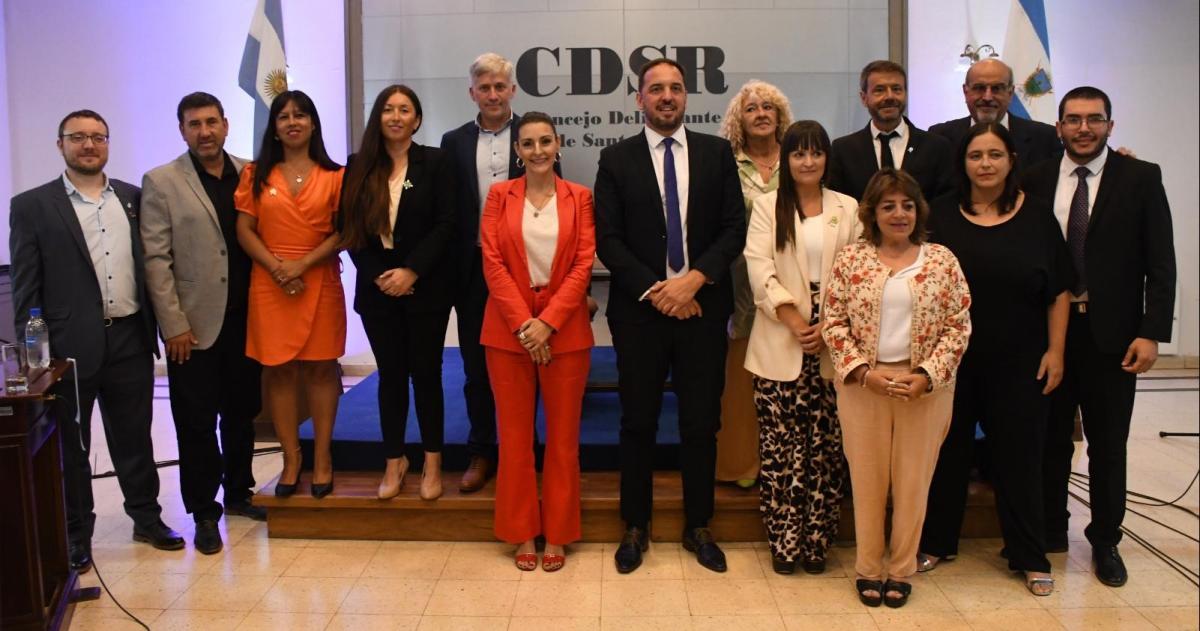 El intendente Luciano di N�poli junto a concejales y concejalas de Santa Rosa
