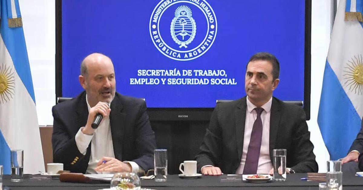Federico Sturzenegger y Julio Cordero dos funcionarios de un papel clave en la reforma laboral