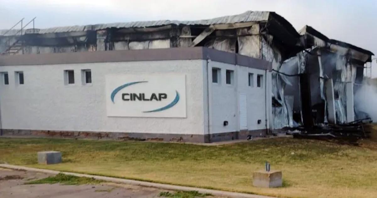 Un incendio destruyó la f�brica de mozzarella de Alpachiri