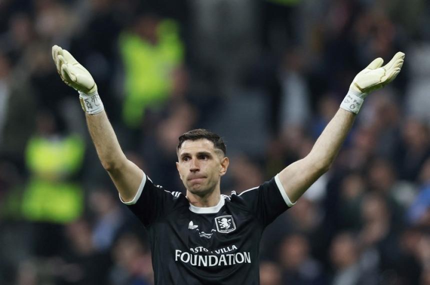 Dibu Martínez logró su primer título con Aston Villa