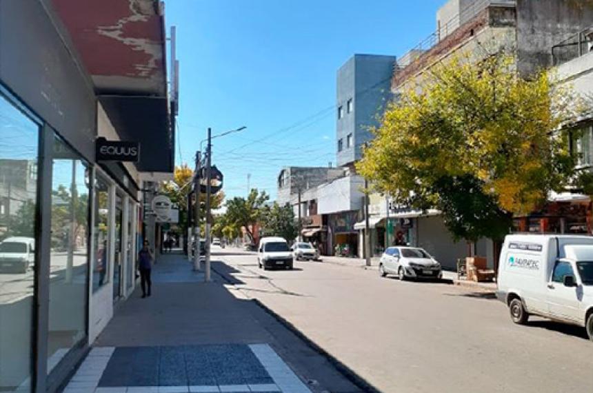 En Santa Rosa persiste la pr�ctica de arrasar con los �rboles para despejar las vidrieras de los comercios