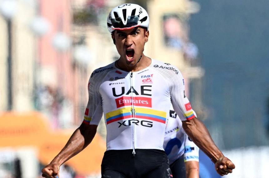 Eufórico en meta el ecuatoriano al vencer en la undécima etapa del Giro