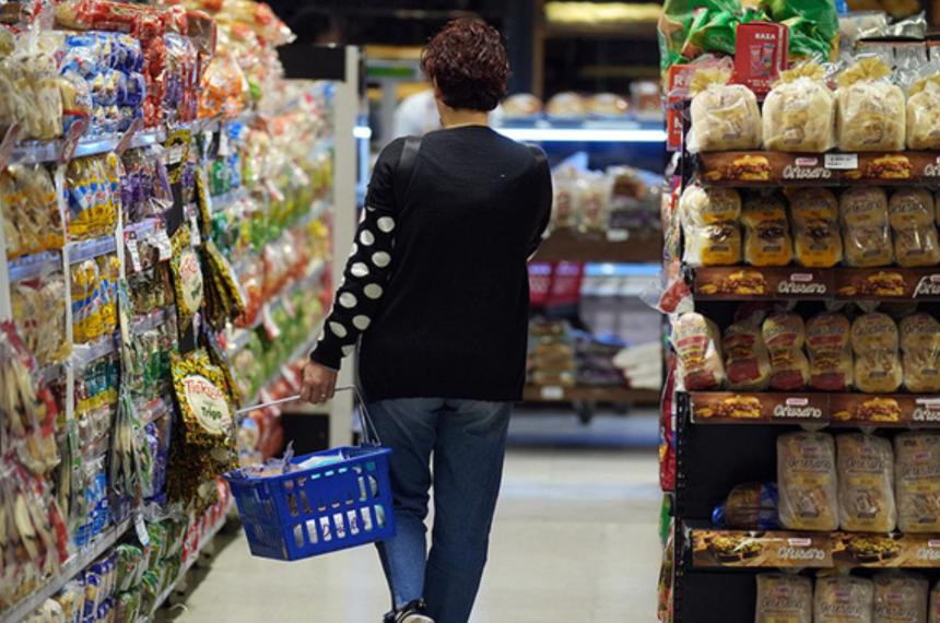 Las ventas en supermercados siguen cayendo