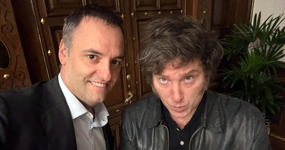 El presidente Javier Milei junto al jefe de Gabinete Manuel Adorni