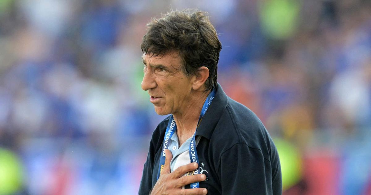 Gustavo Costas dejó de ser el técnico de Racing