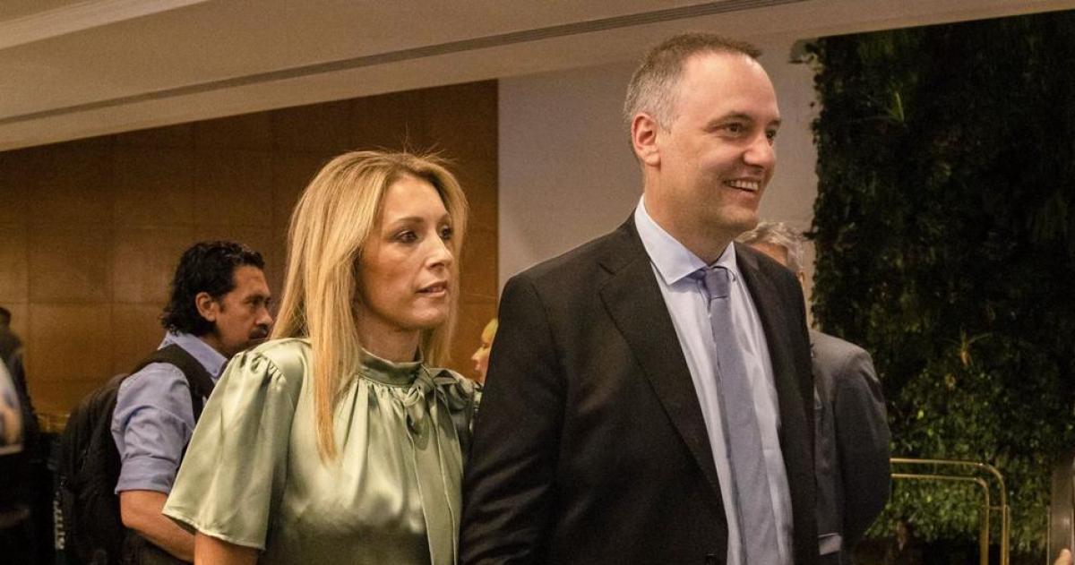 Manuel Adorni y su esposa Bettina Angeletti