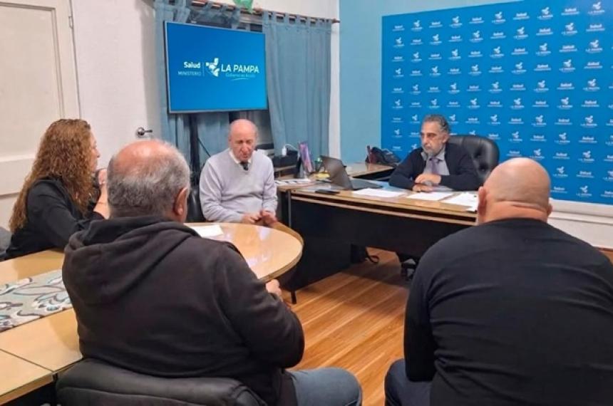 Autoridades delk Ministerio de Salud recibieron a los autoconvocados del SPF