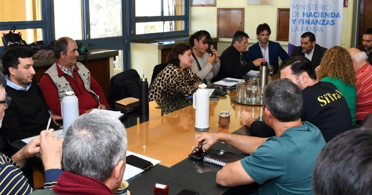1248000 es el salario mínimo garantizado de un agente estatal después del �ltimo acuerdo en paritaria