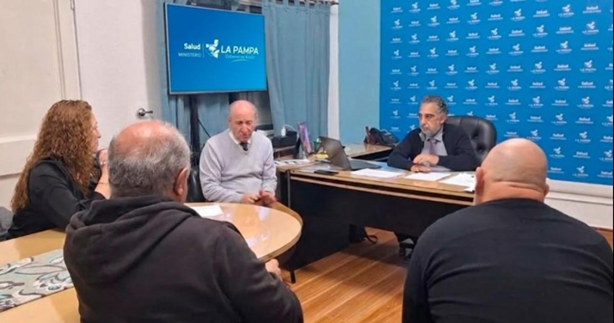 Autoridades delk Ministerio de Salud recibieron a los autoconvocados del SPF