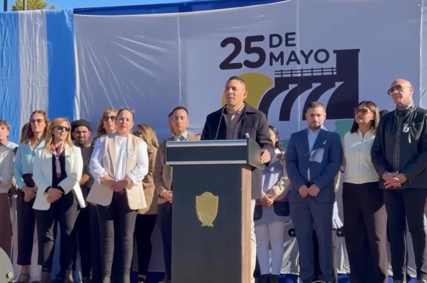 El mandatario veinticinqueño apuntó contra propios y extraños