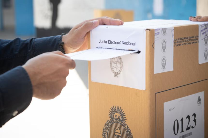 A poco m�s de un año de las elecciones generales Milei lograría 37-en-porciento- de adhesiones pero 615-en-porciento- prefiere buscar un cambio a lo que ocurre en el país
