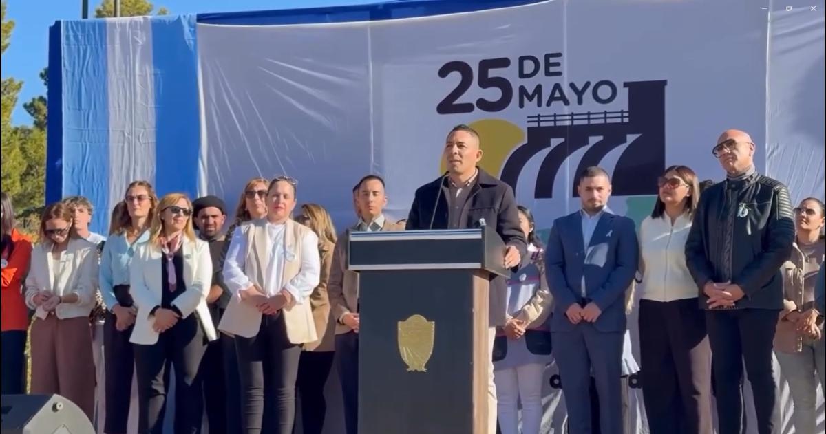 El mandatario veinticinqueño apuntó contra propios y extraños