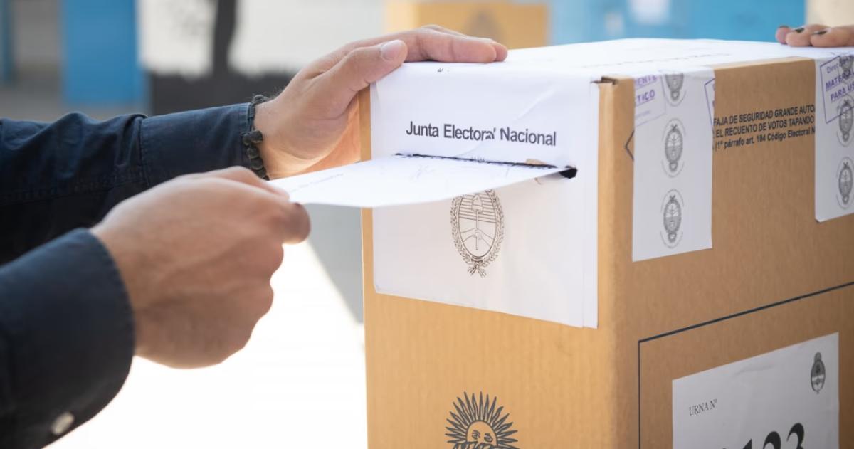 A poco m�s de un año de las elecciones generales Milei lograría 37-en-porciento- de adhesiones pero 615-en-porciento- prefiere buscar un cambio a lo que ocurre en el país