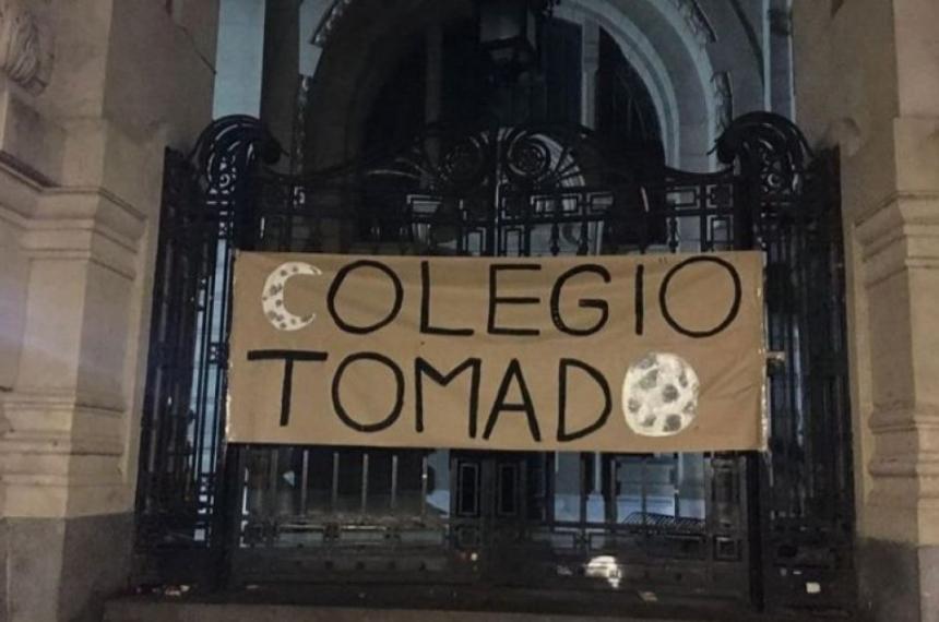 Los Colegios dependientes de la UBA permanecen tomados