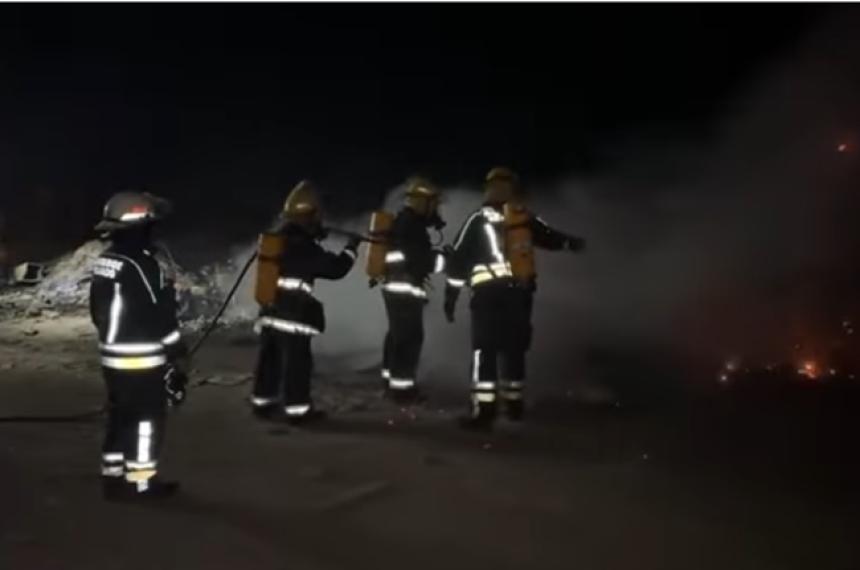Los Bomberos de Realicó lograron controlar los focos en los basureros