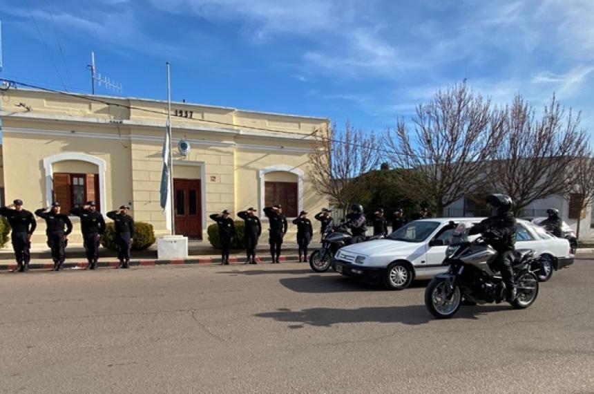 El sepelio pasó frente a la comisaría de Castex