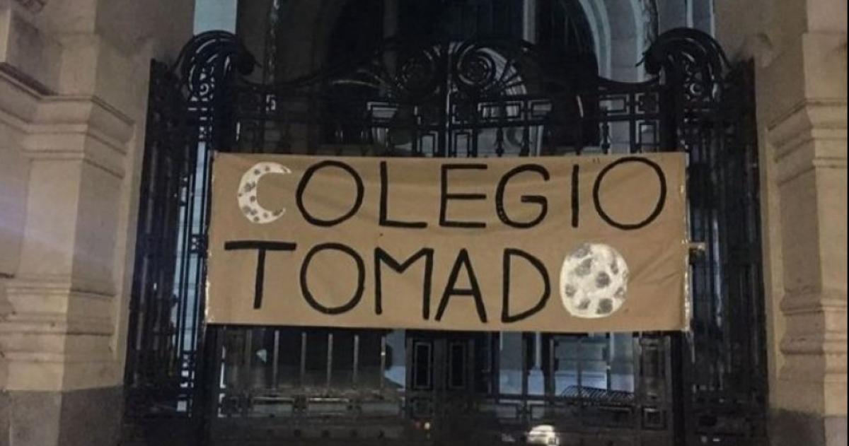 Los Colegios dependientes de la UBA permanecen tomados