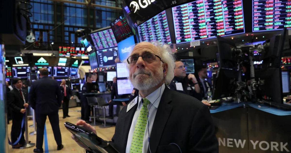 La baja del riesgo país compartió la pizarra con la suba de las acciones de empresas argentinas