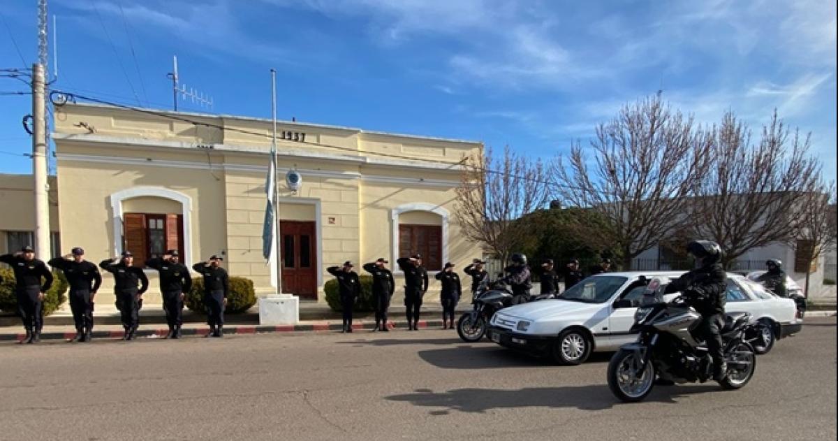 El sepelio pasó frente a la comisaría de Castex