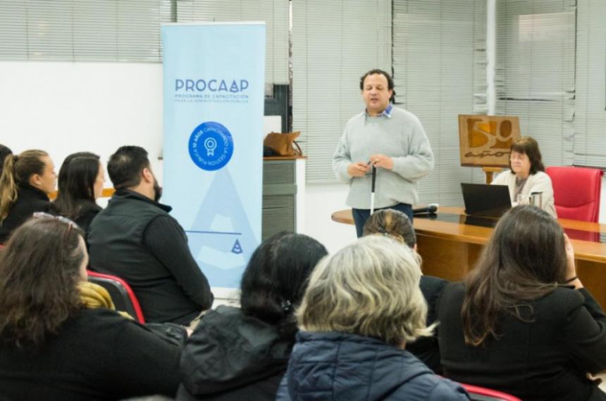 El director Iv�n Poggio tuvo a su cargo la formación