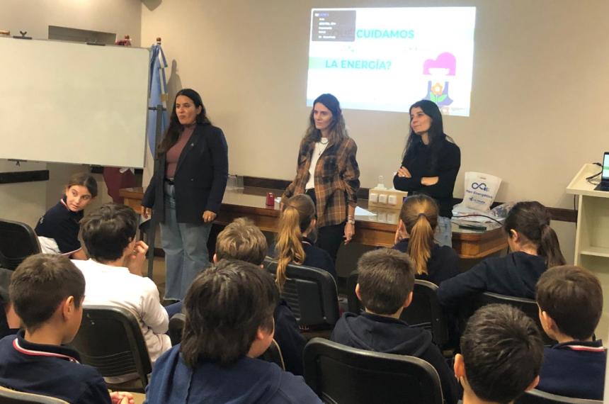 El encuentro con estudiantes fue parte de la actividad