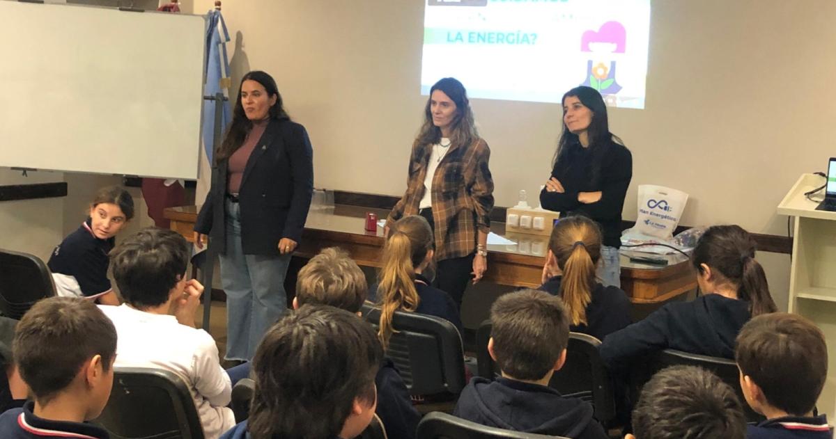 El encuentro con estudiantes fue parte de la actividad