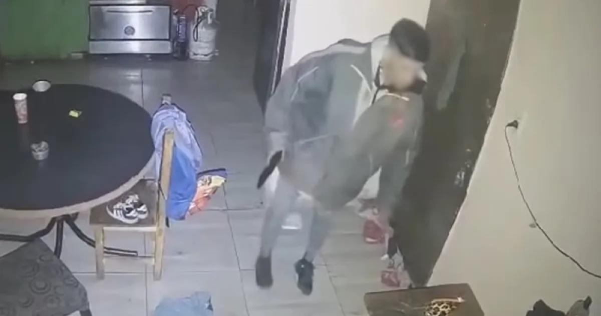 Una c�mara registró el accionar del delincuente