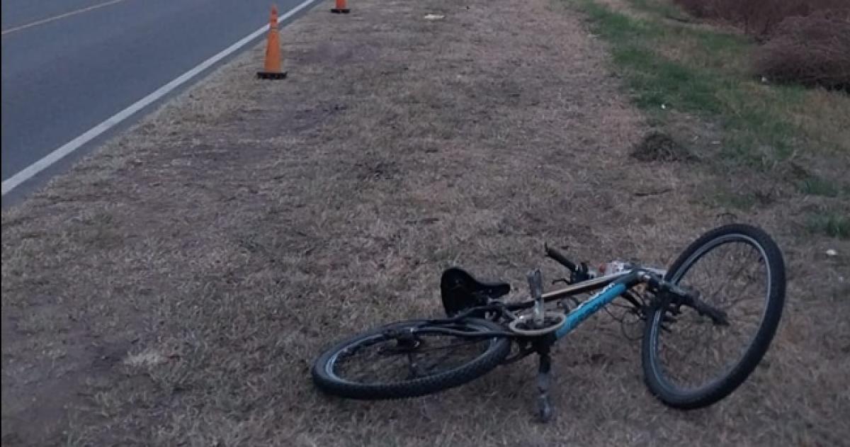 El hombre se dirigía a su lugar de trabajo cuando fue embestido por el camión