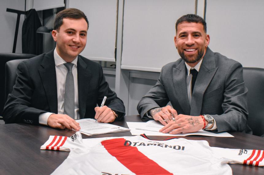 El presidente de River Stefano Di Carlo y Nicol�s Otamendi