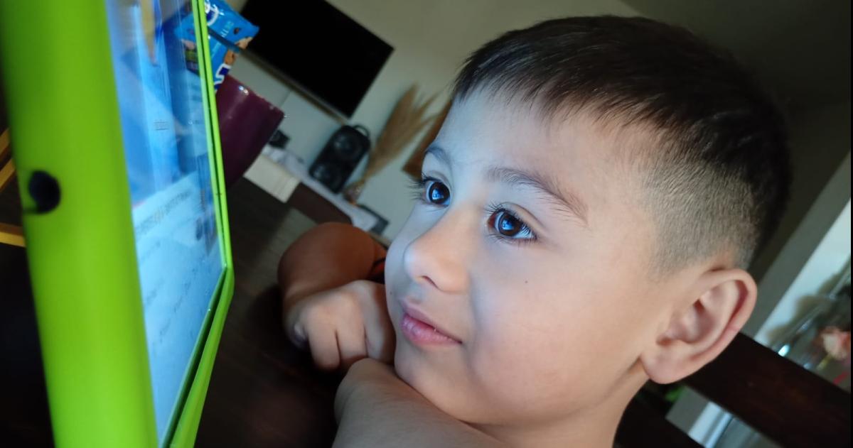 Lorenzo tiene cinco años Sus padres reclaman una docente integradora y un acompañante