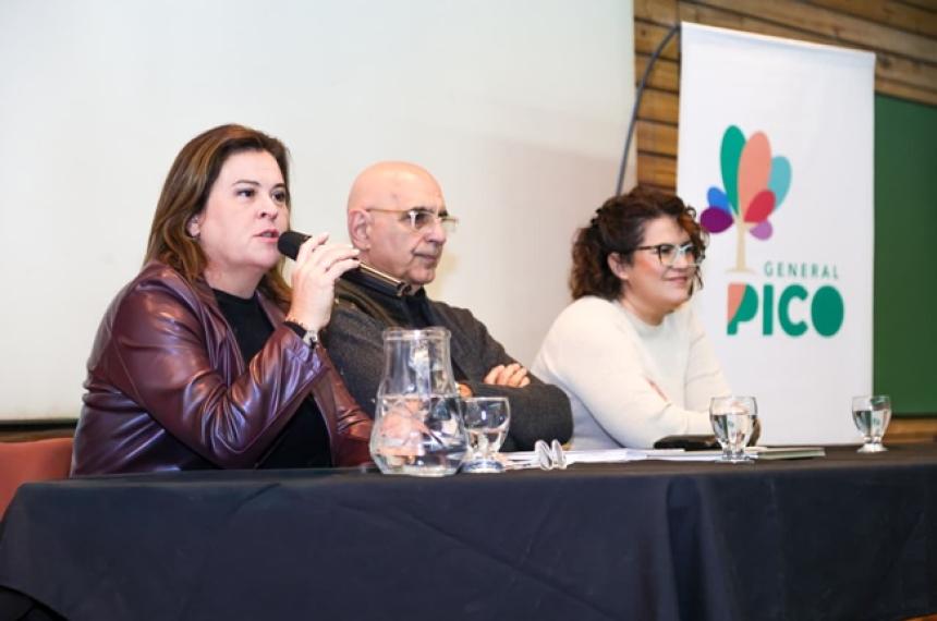 Alonso junto al Dr Alfredo Juan Manuel Carballeda encargado de dictar la capacitación