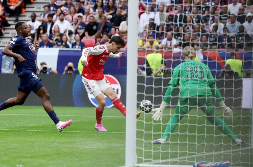 El momento en que el alem�n Kai Havertz convierte el gol para Arsenal