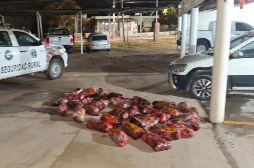 La Policía hayó la cazrne dentro de un Toyota Etios
